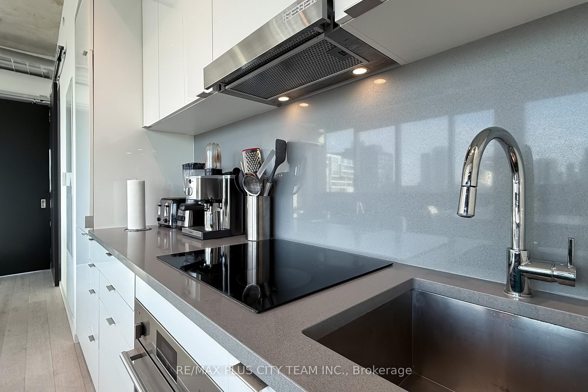 Photo 11 of Unit 909, 21 Lawren Harris Square, Toronto, Waterfront Communities — HOMEH