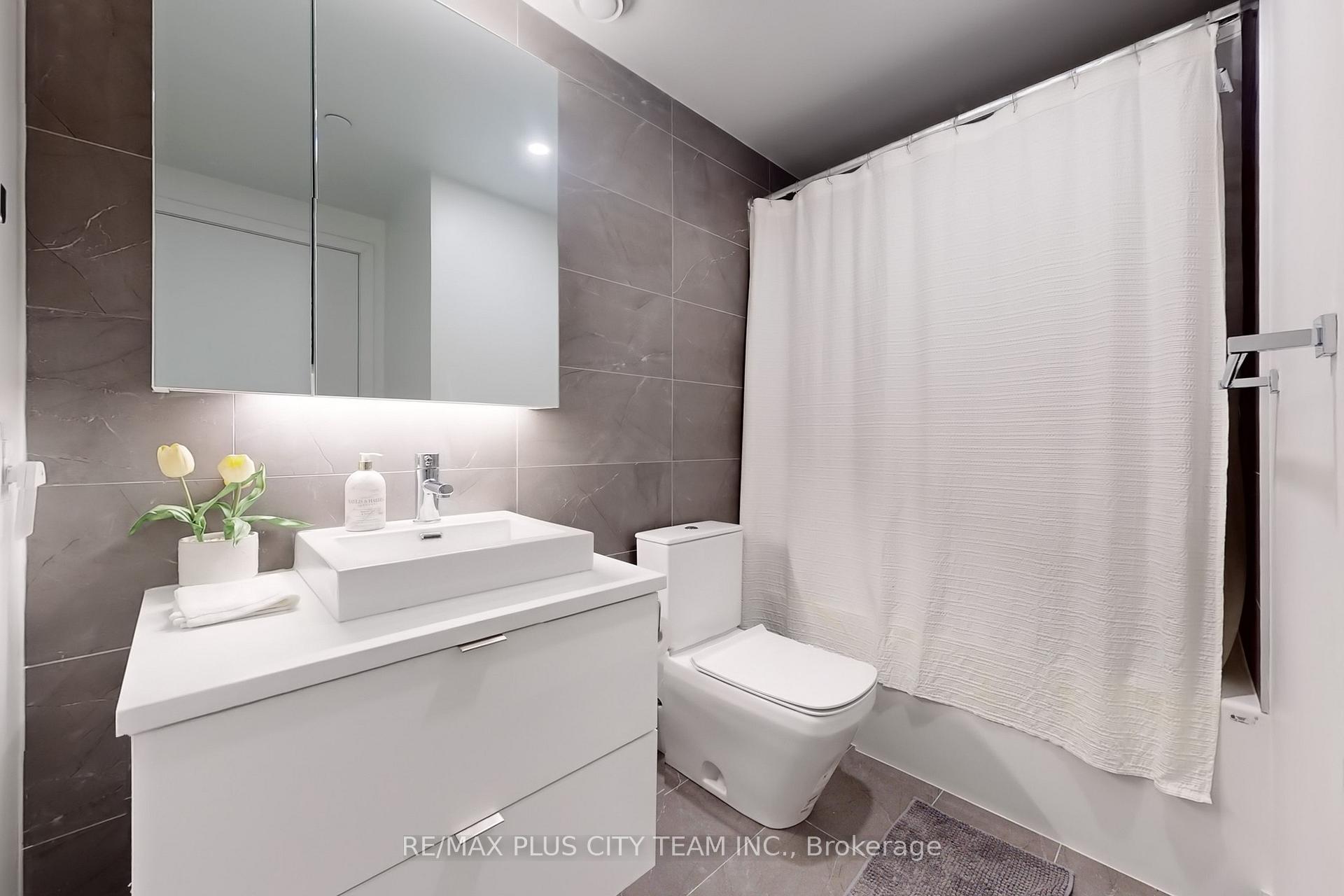 Photo 14 of Unit 909, 21 Lawren Harris Square, Toronto, Waterfront Communities — HOMEH
