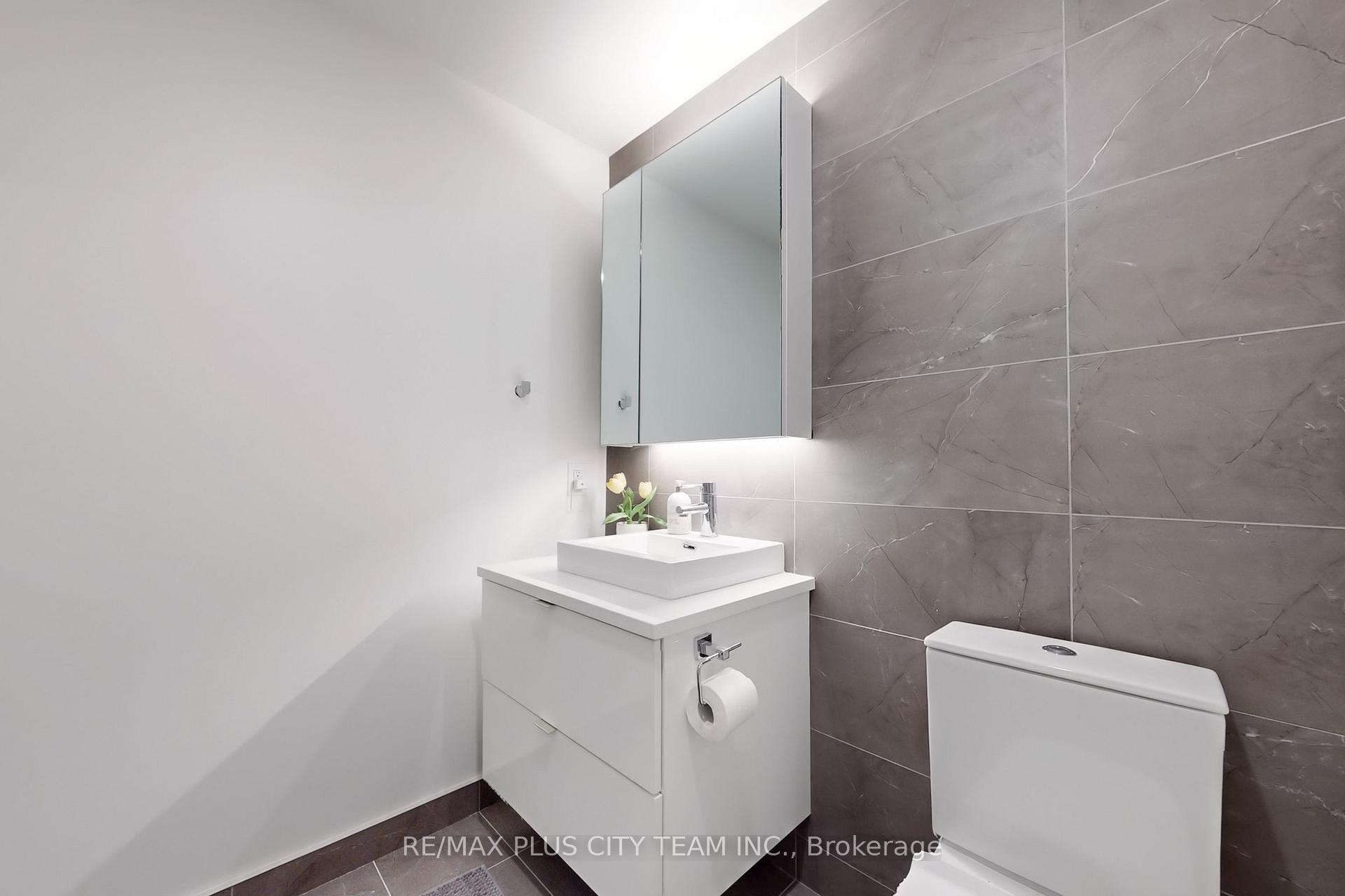 Photo 15 of Unit 909, 21 Lawren Harris Square, Toronto, Waterfront Communities — HOMEH