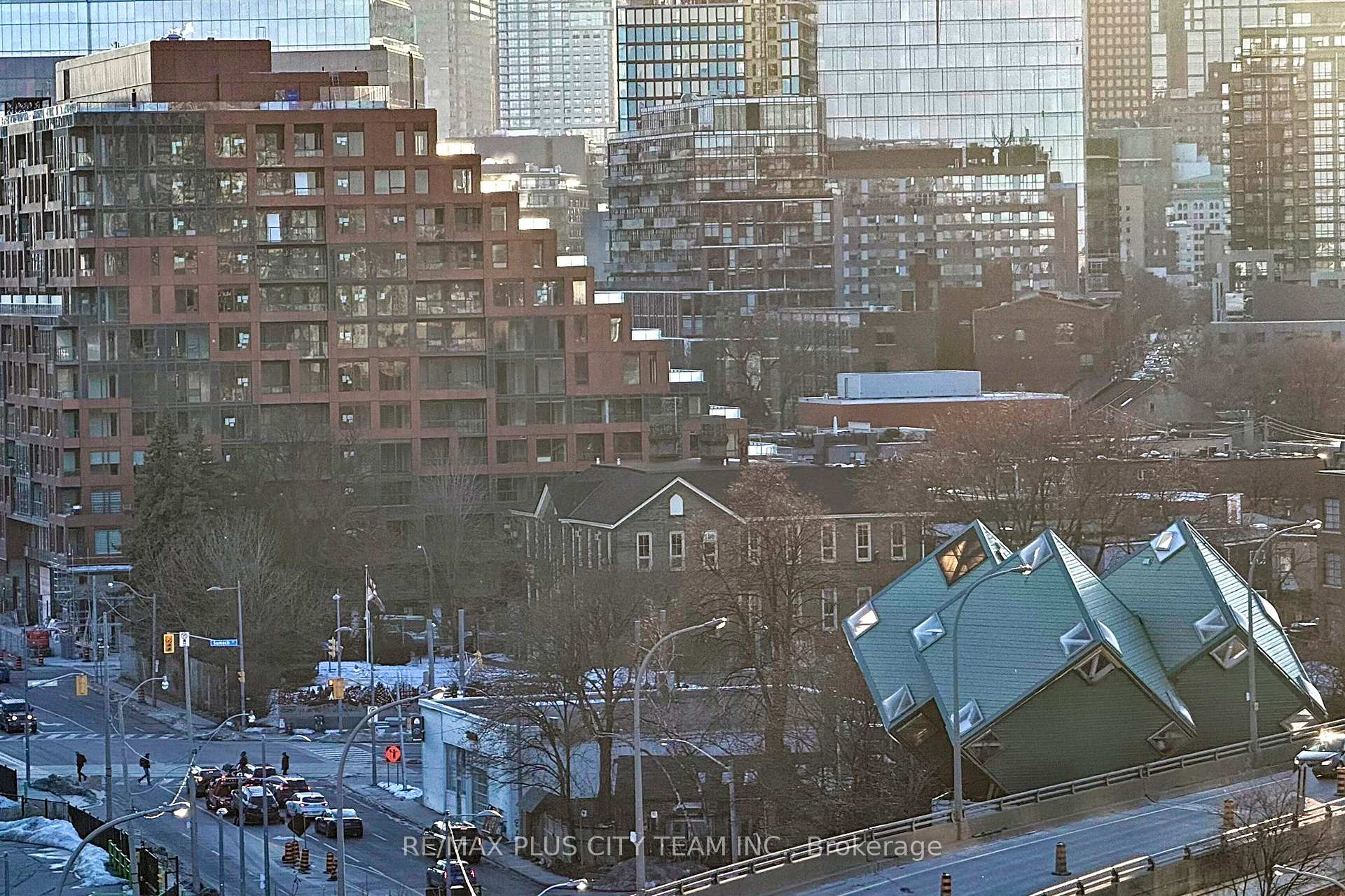 Photo 31 of Unit 909, 21 Lawren Harris Square, Toronto, Waterfront Communities — HOMEH