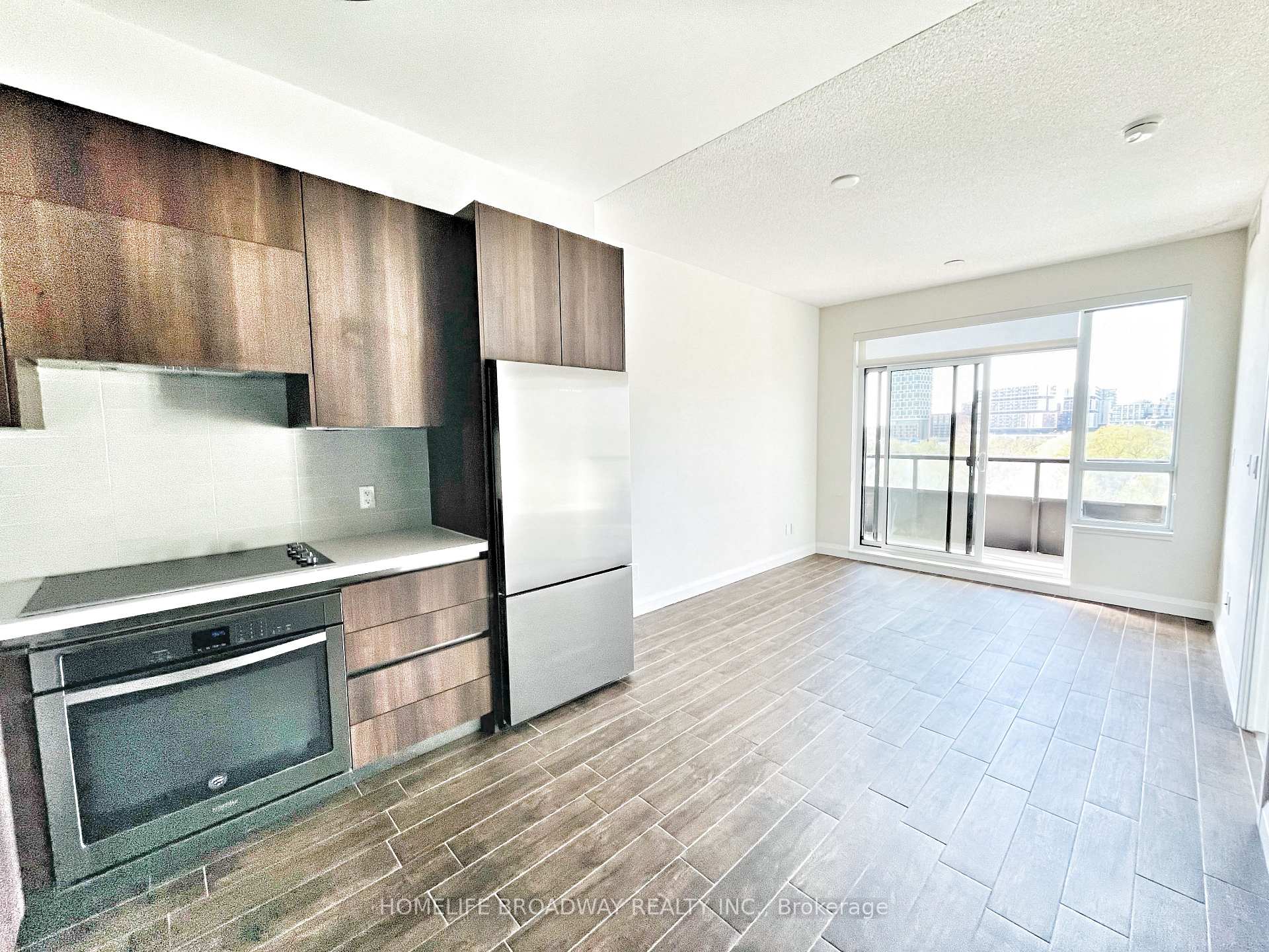 Photo 5 of Unit 721, 15 Water Walk Drive, Markham, Unionville — HOMEH