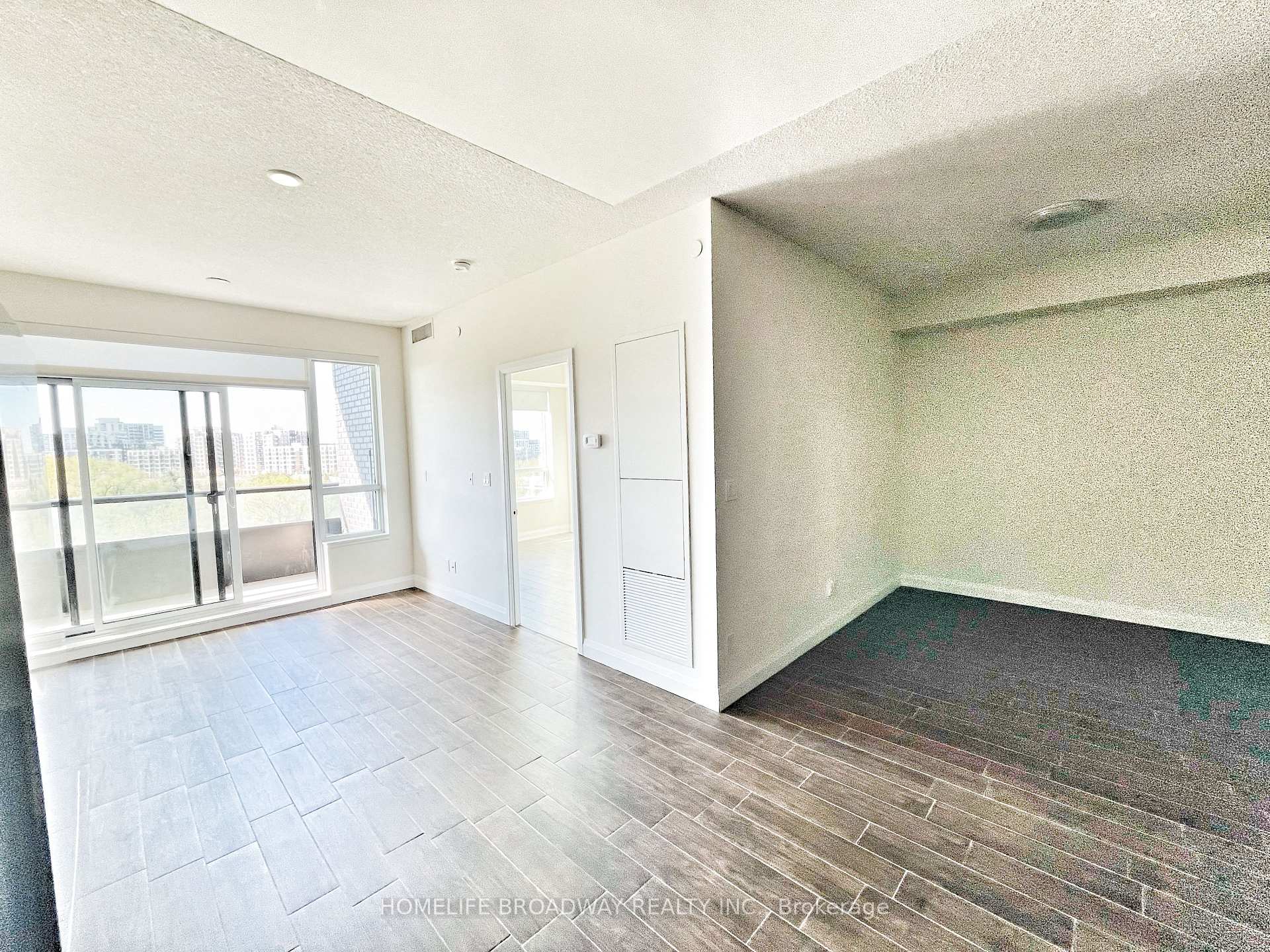 Photo 6 of Unit 721, 15 Water Walk Drive, Markham, Unionville — HOMEH