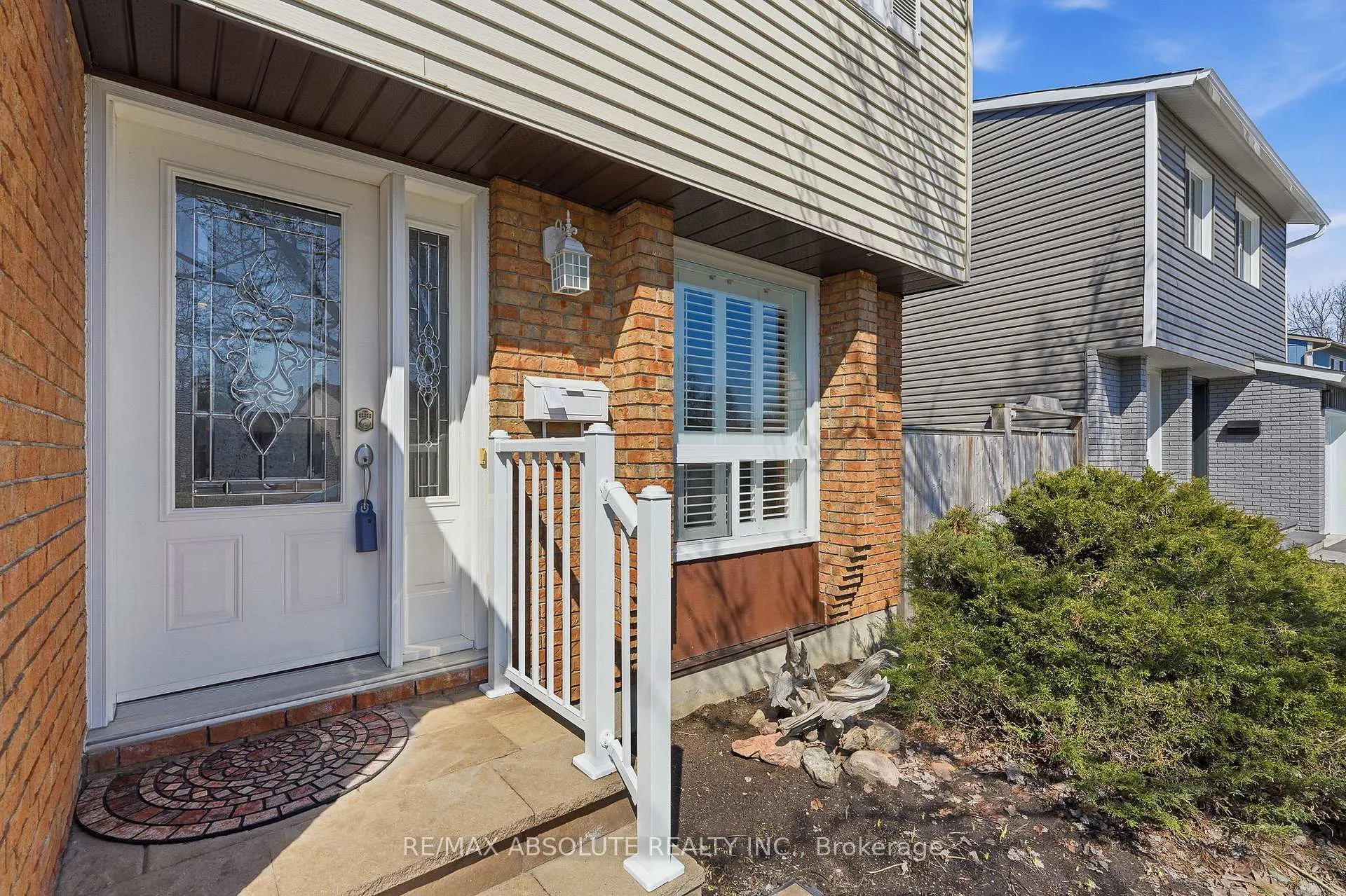 Photo 2 of 1594 St Georges Street, Ottawa, Bilberry Creek/Queenswood Heights — HOMEH