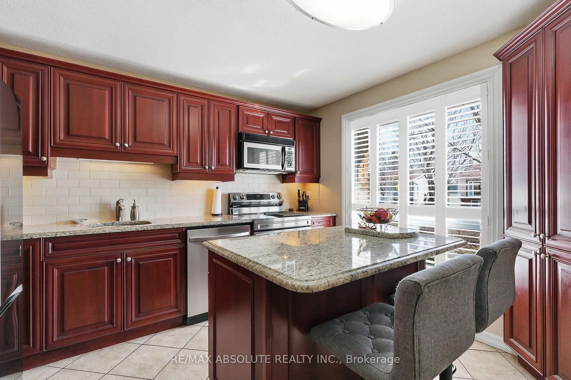 Photo 4 of 1594 St Georges Street, Ottawa, Bilberry Creek/Queenswood Heights — HOMEH