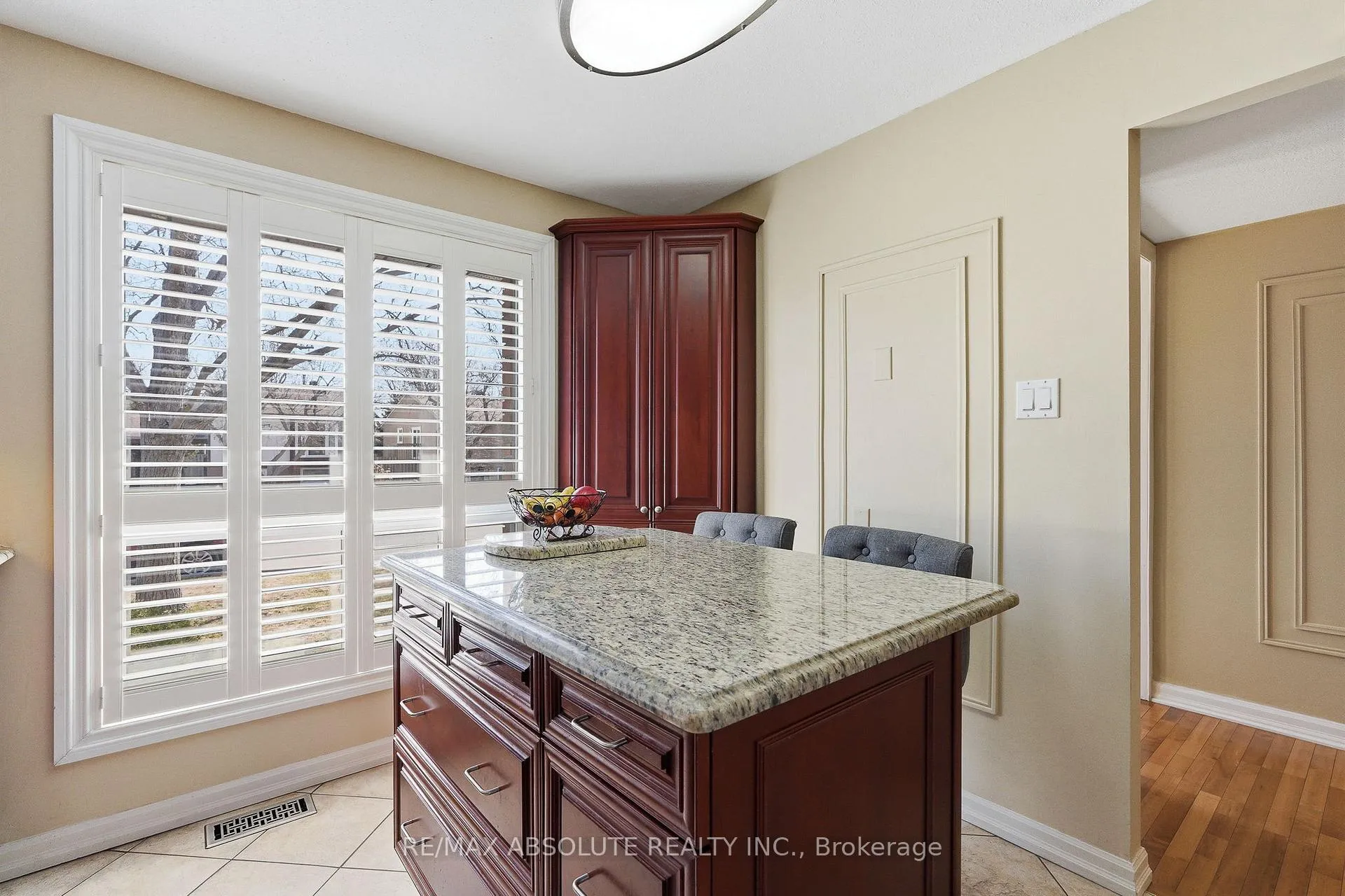 Photo 5 of 1594 St Georges Street, Ottawa, Bilberry Creek/Queenswood Heights — HOMEH