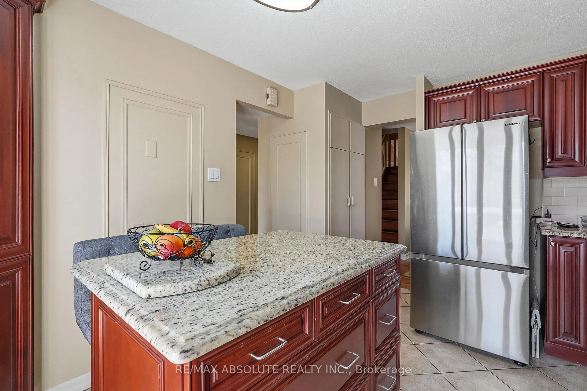 Photo 6 of 1594 St Georges Street, Ottawa, Bilberry Creek/Queenswood Heights — HOMEH