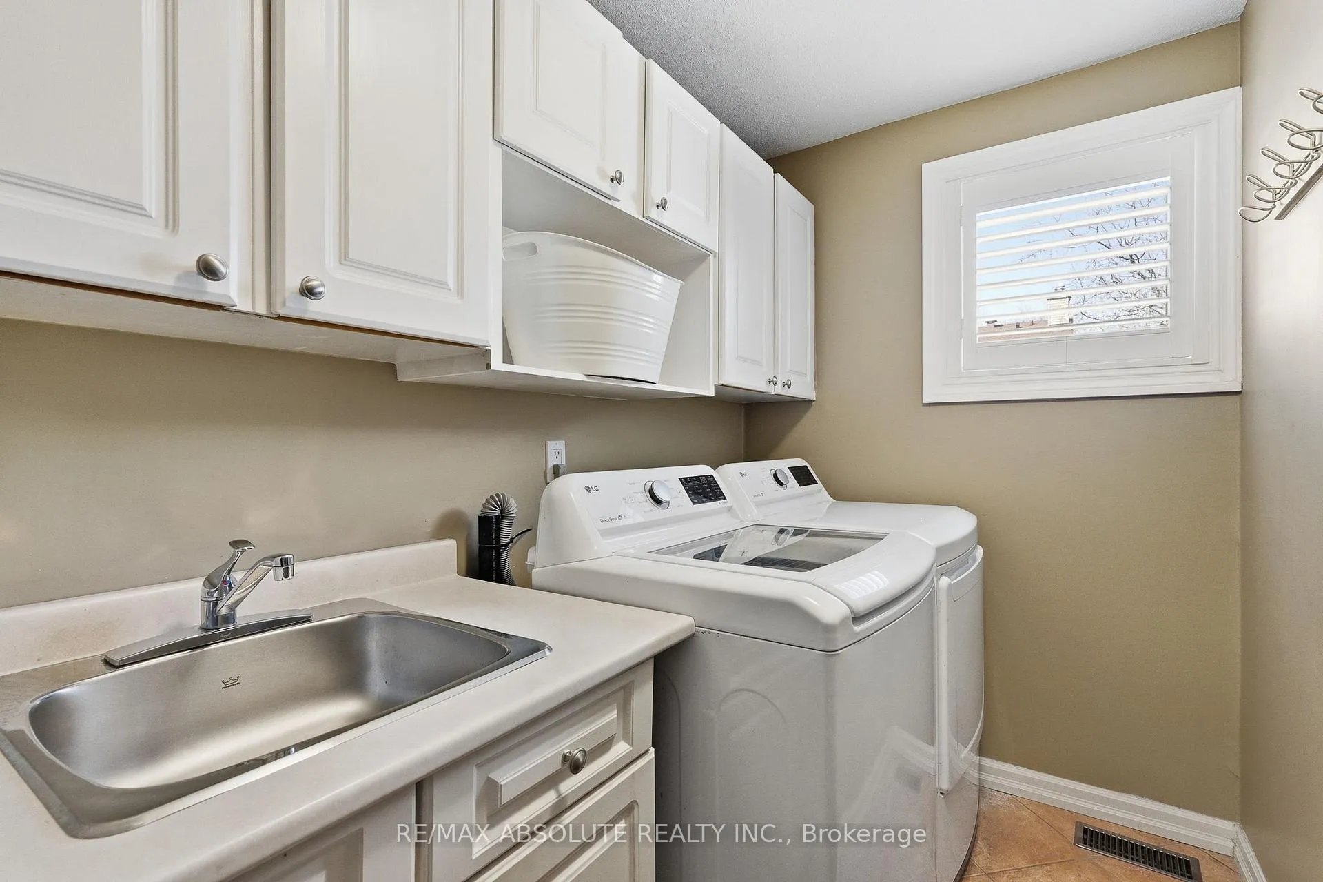 Photo 15 of 1594 St Georges Street, Ottawa, Bilberry Creek/Queenswood Heights — HOMEH