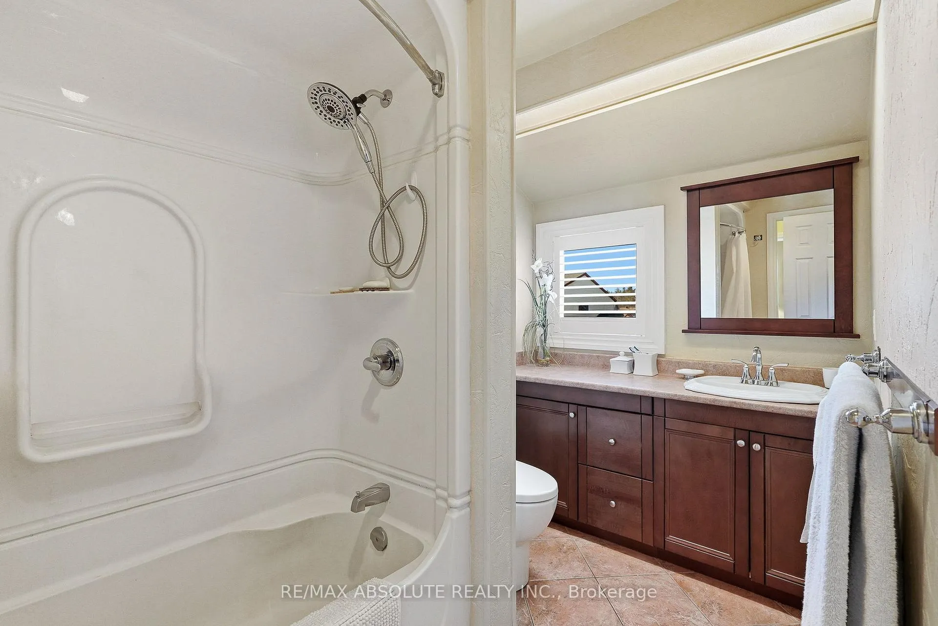 Photo 20 of 1594 St Georges Street, Ottawa, Bilberry Creek/Queenswood Heights — HOMEH