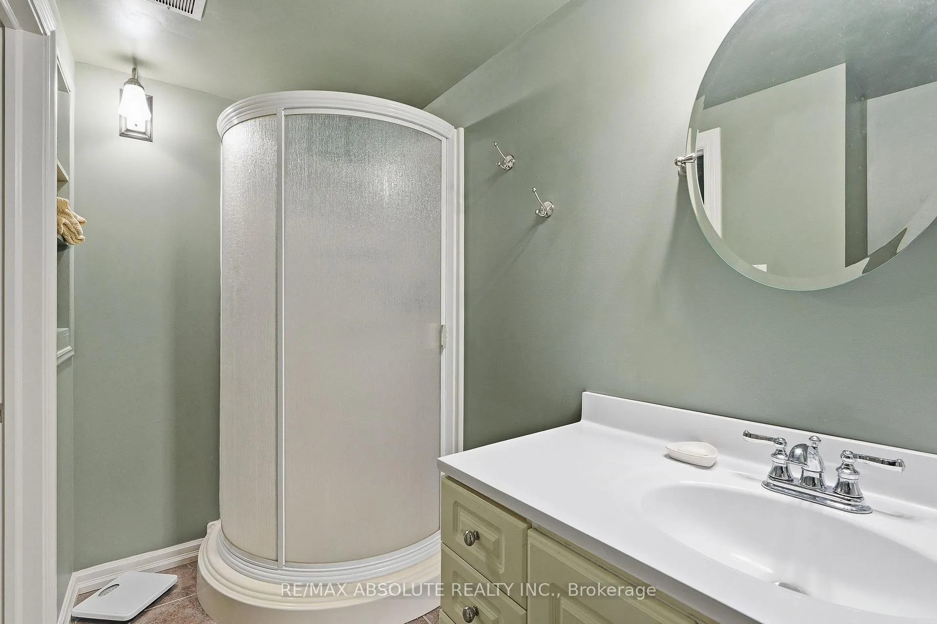 Photo 23 of 1594 St Georges Street, Ottawa, Bilberry Creek/Queenswood Heights — HOMEH