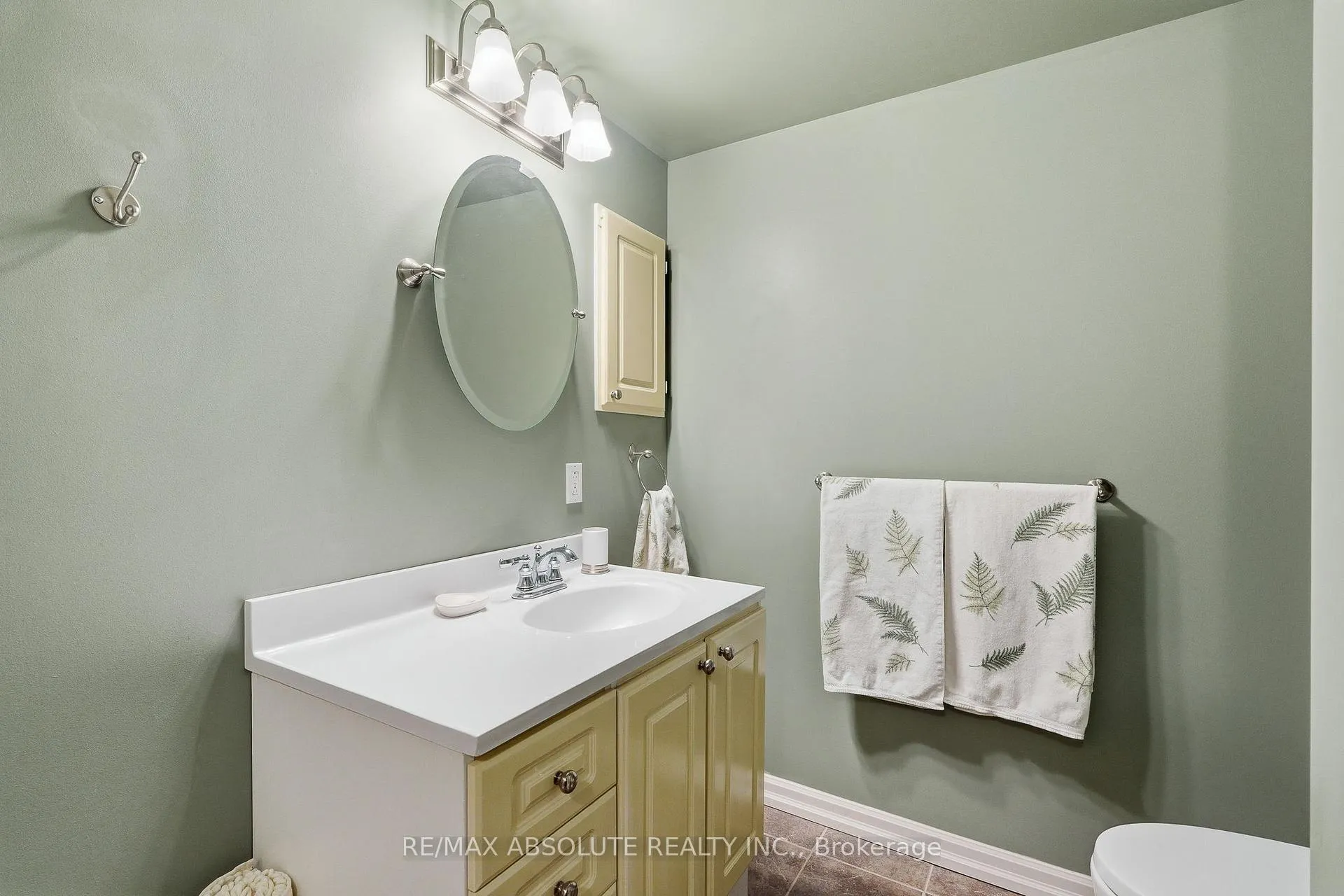 Photo 24 of 1594 St Georges Street, Ottawa, Bilberry Creek/Queenswood Heights — HOMEH