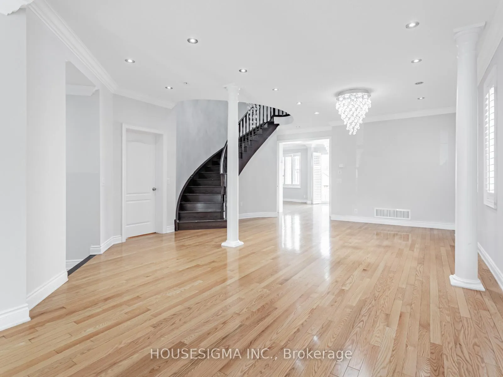 Photo 4 of 12 Bear Run Road, Brampton, Credit Valley — HOMEH