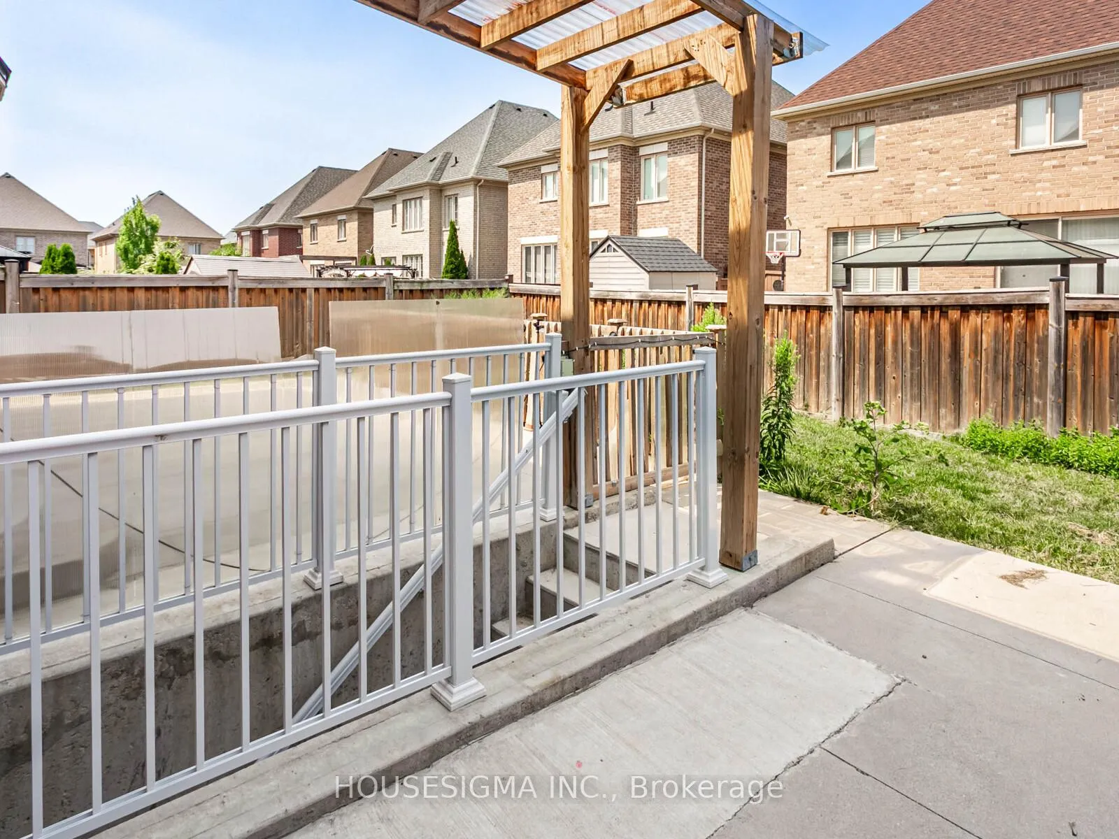 Photo 48 of 12 Bear Run Road, Brampton, Credit Valley — HOMEH