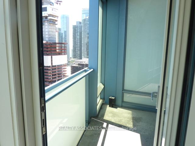 Photo 10 of Unit 2801, 8 The Esplanade, Toronto, Waterfront Communities — HOMEH
