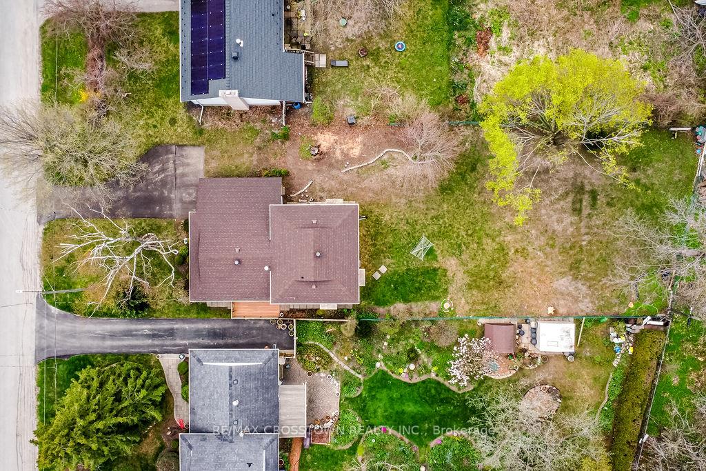Photo 5 of 210 Merrett Drive, Barrie, Painswick North — HOMEH
