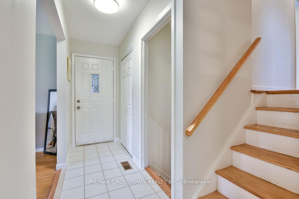 Photo 10 of 210 Merrett Drive, Barrie, Painswick North — HOMEH