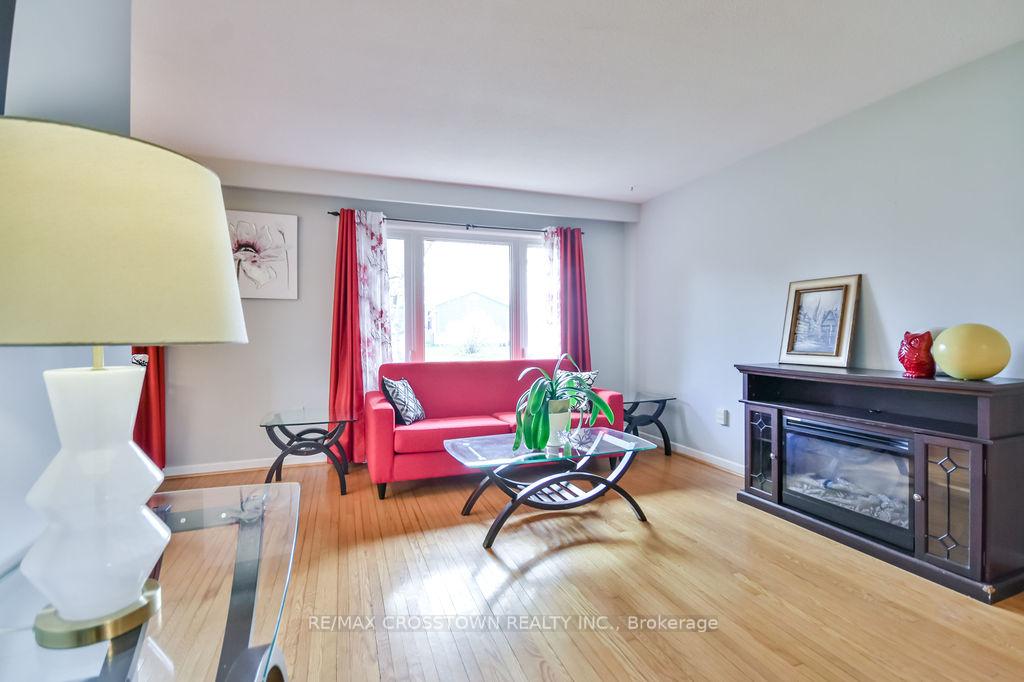 Photo 12 of 210 Merrett Drive, Barrie, Painswick North — HOMEH