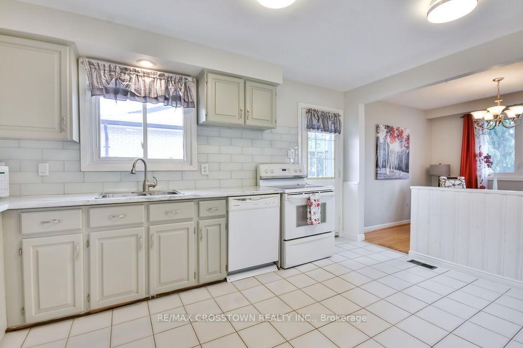 Photo 17 of 210 Merrett Drive, Barrie, Painswick North — HOMEH