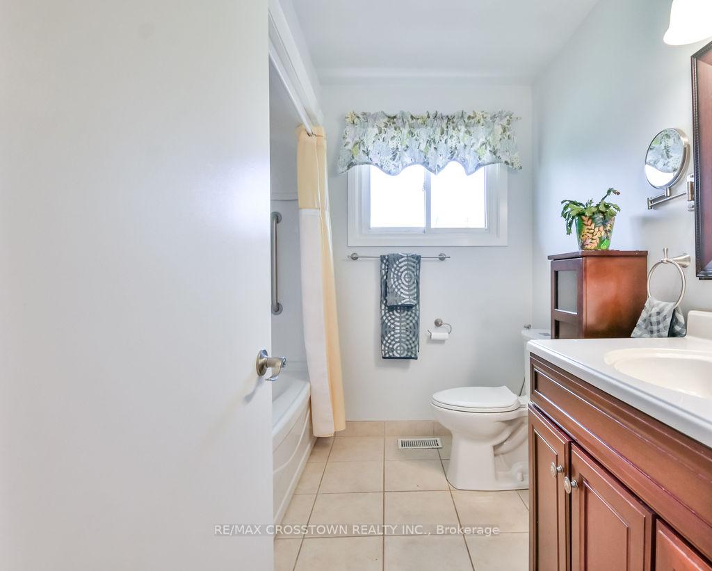 Photo 28 of 210 Merrett Drive, Barrie, Painswick North — HOMEH