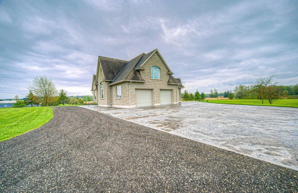 Photo 2 of 2930 Notre Dame Drive, Wilmot — HOMEH