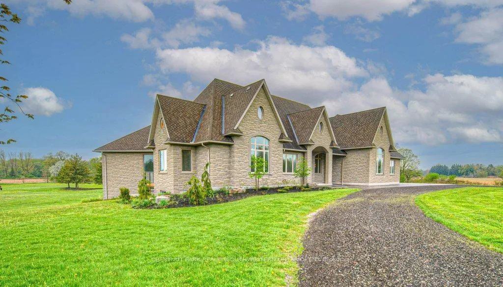 Photo 3 of 2930 Notre Dame Drive, Wilmot — HOMEH
