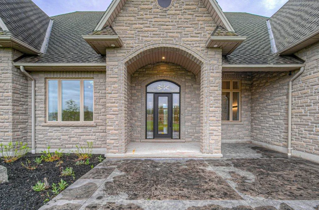 Photo 4 of 2930 Notre Dame Drive, Wilmot — HOMEH