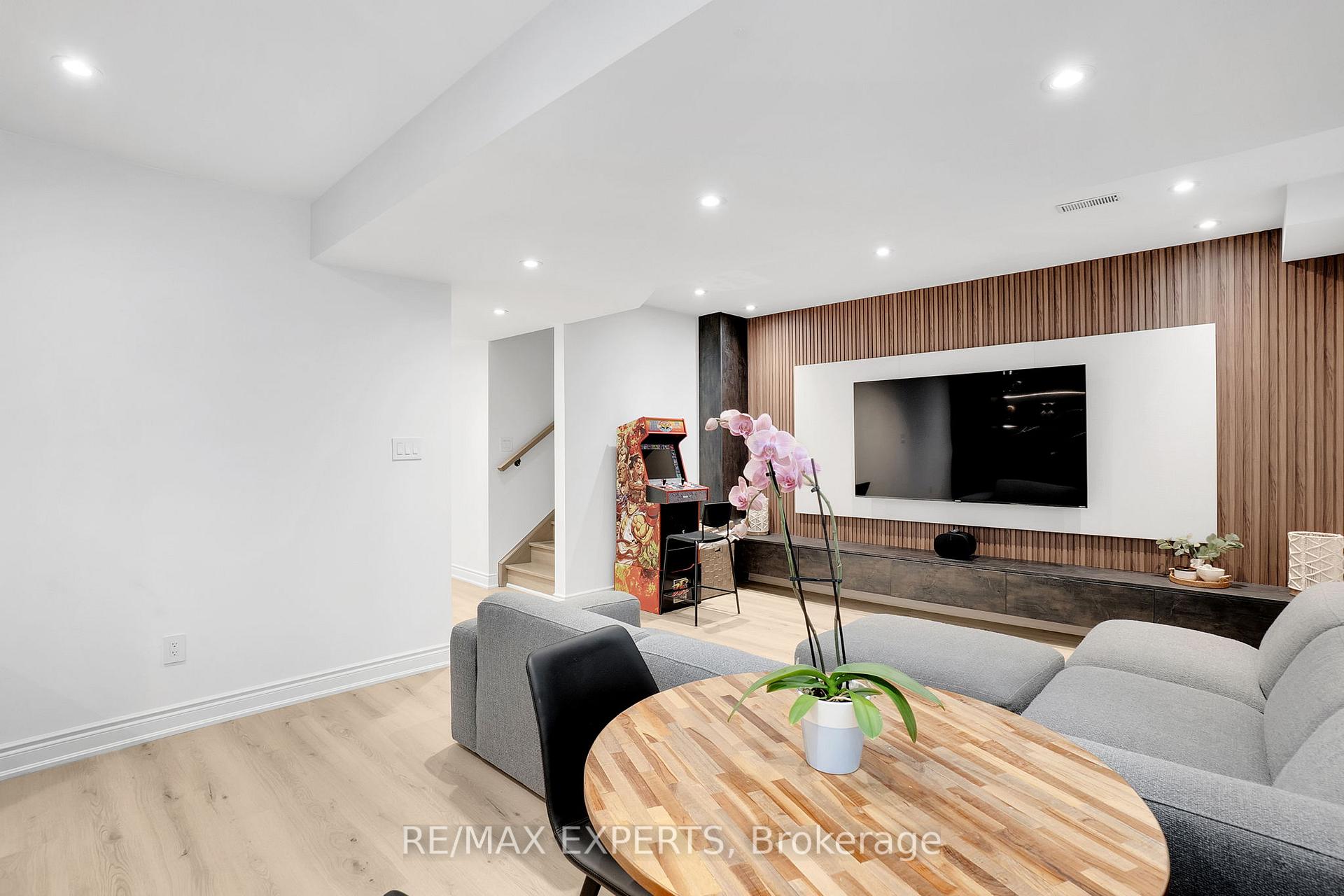 Photo 17 of 7 Clover Bend Terrace, Caledon, Bolton East — HOMEH