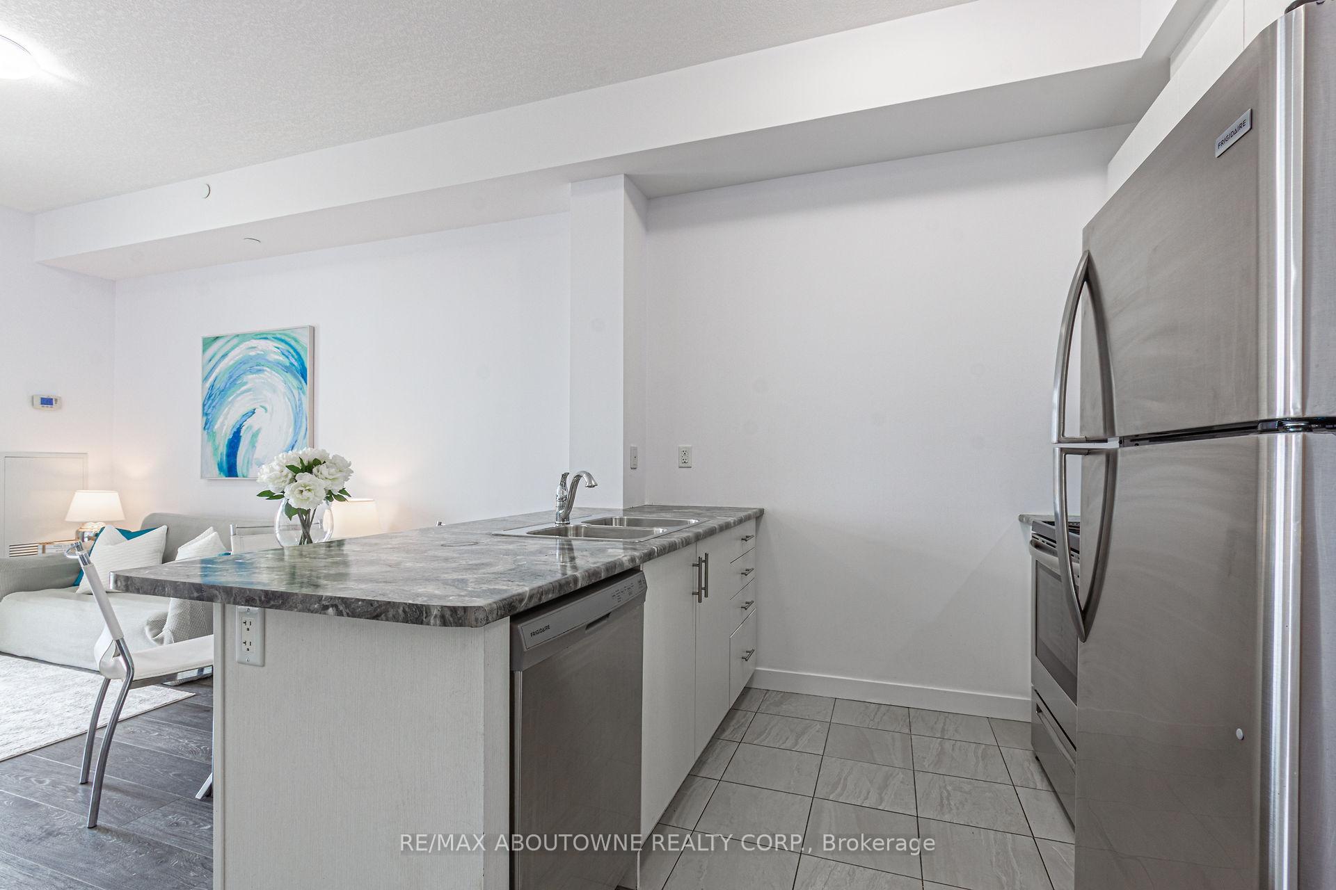 Photo 8 of Unit 608, 125 Shoreview Place, Hamilton, Stoney Creek — HOMEH