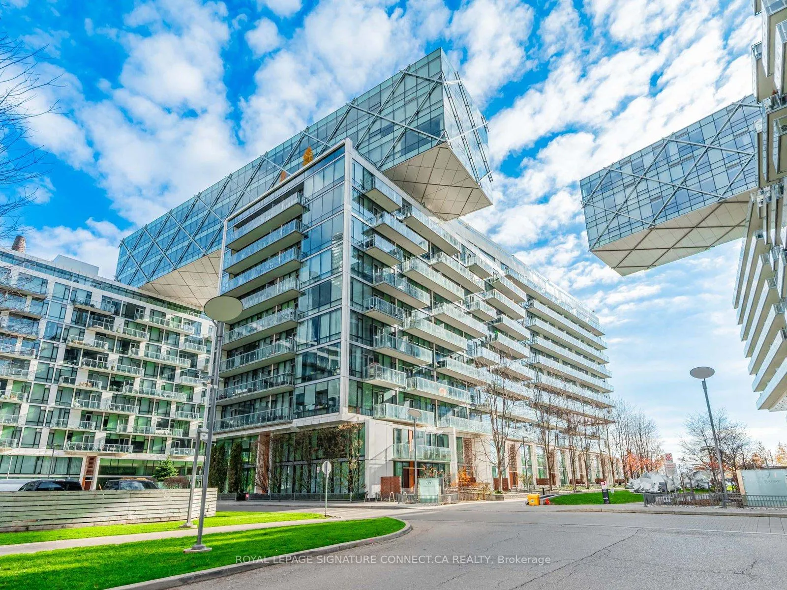 Photo 2 of Unit TH132, 39 Queens Quay E, Toronto, Waterfront Communities — HOMEH