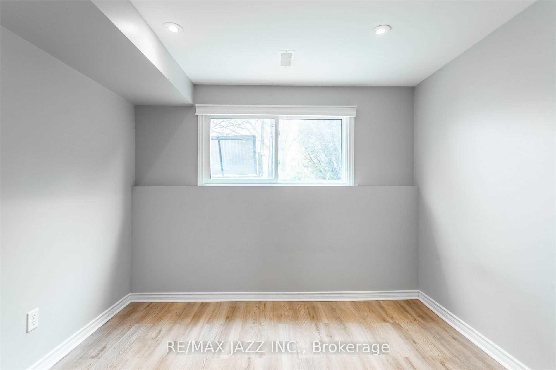 Photo 2 of 38 John Scott Avenue, Clarington, Bowmanville — HOMEH
