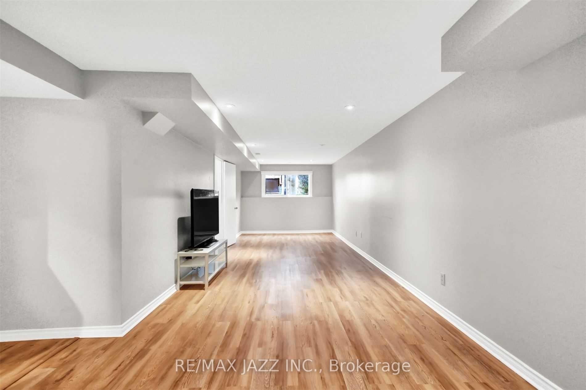 Photo 5 of 38 John Scott Avenue, Clarington, Bowmanville — HOMEH