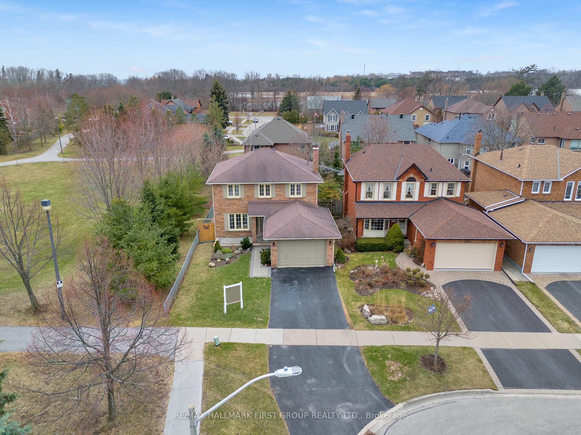Photo 2 of 27 Hawkins Crescent, Ajax, South West — HOMEH