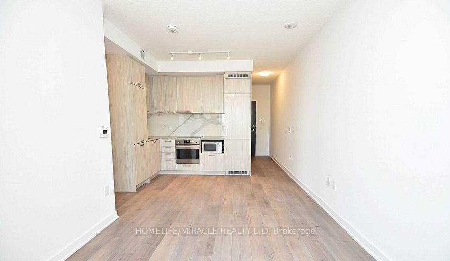Photo 5 of Unit 1102, 10 Honeycrisp Crescent, Vaughan, Vaughan Corporate Centre — HOMEH