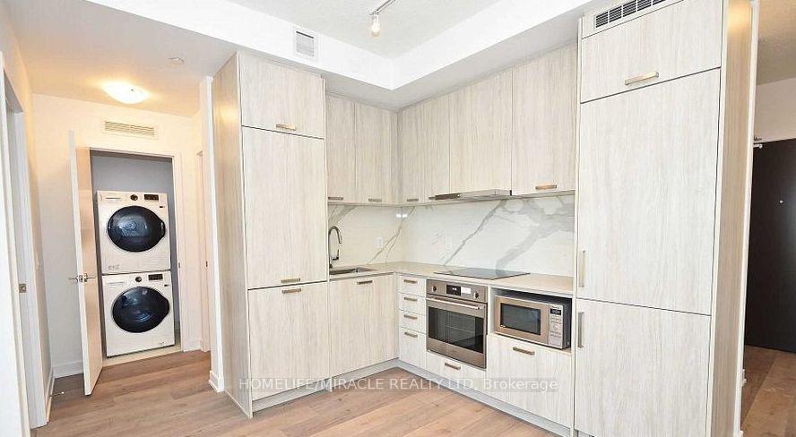 Photo 6 of Unit 1102, 10 Honeycrisp Crescent, Vaughan, Vaughan Corporate Centre — HOMEH