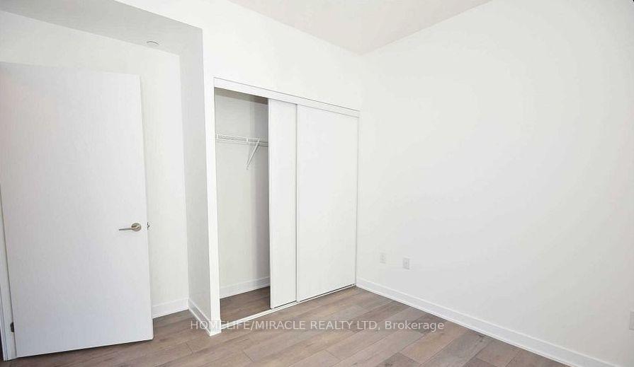 Photo 8 of Unit 1102, 10 Honeycrisp Crescent, Vaughan, Vaughan Corporate Centre — HOMEH