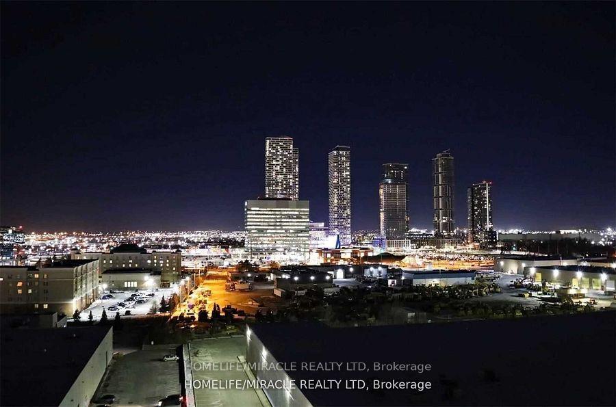 Photo 12 of Unit 1102, 10 Honeycrisp Crescent, Vaughan, Vaughan Corporate Centre — HOMEH