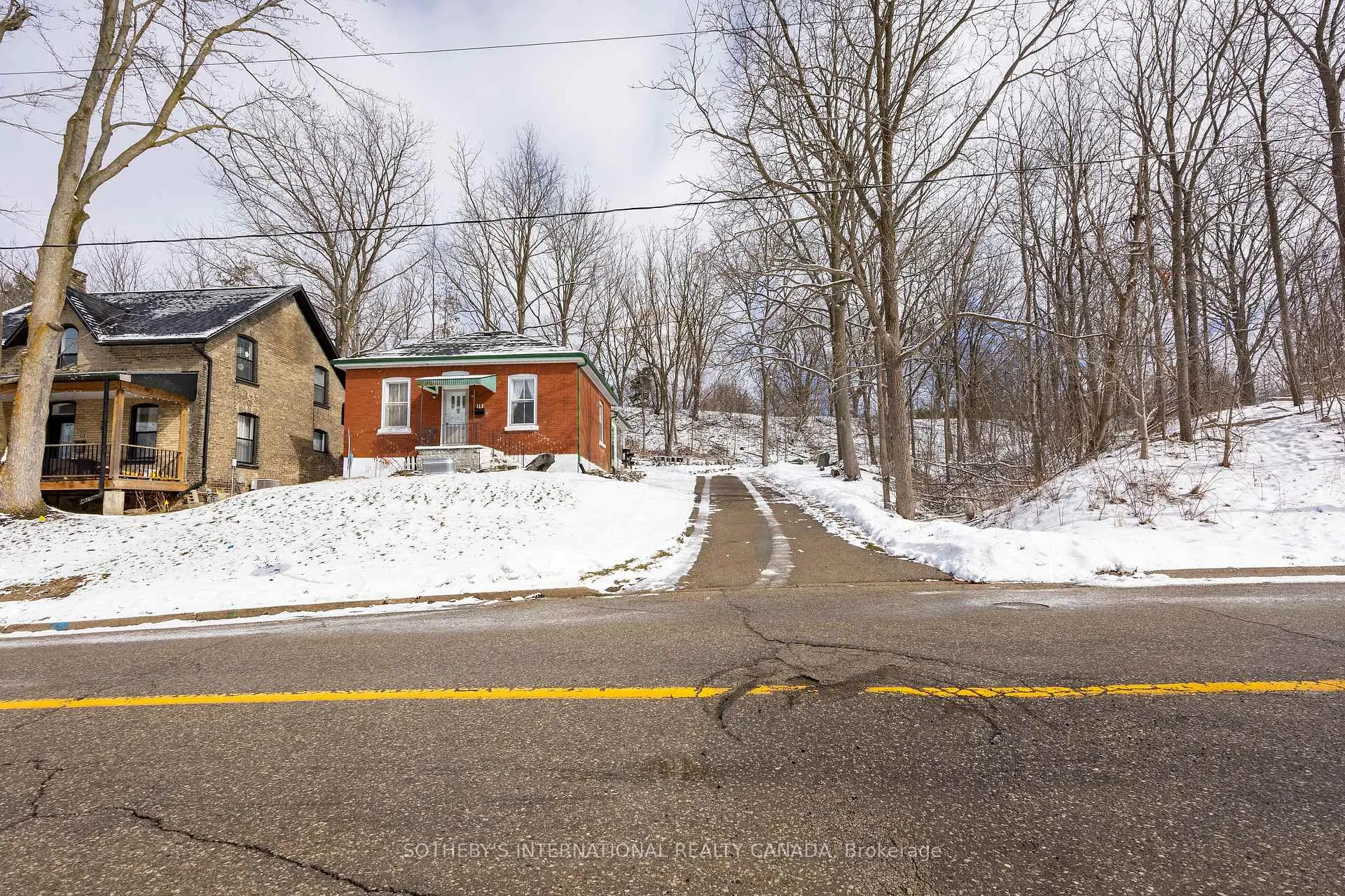 Photo 1 of 111 Broadway Street W, Brant, Paris — HOMEH