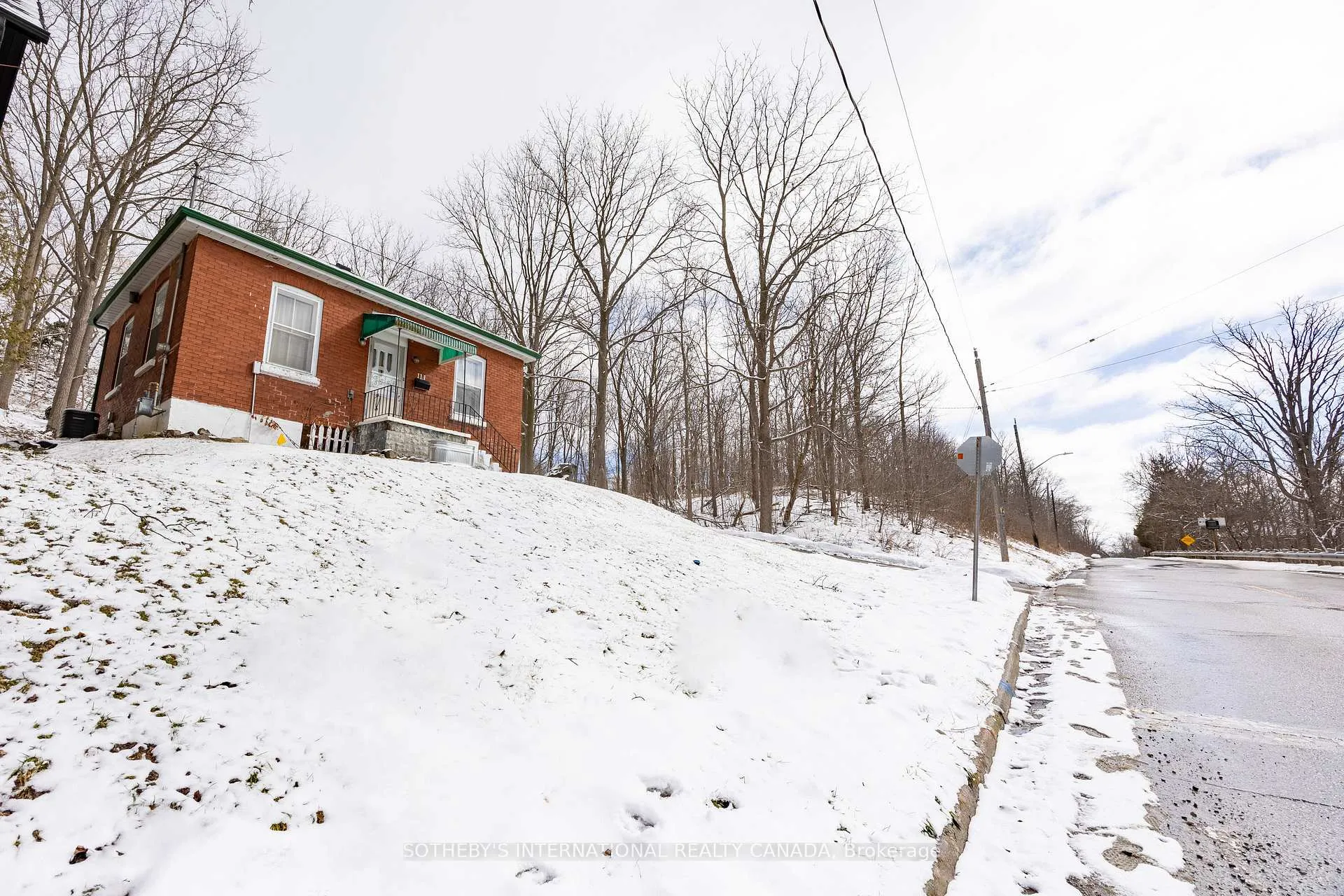 Photo 4 of 111 Broadway Street W, Brant, Paris — HOMEH