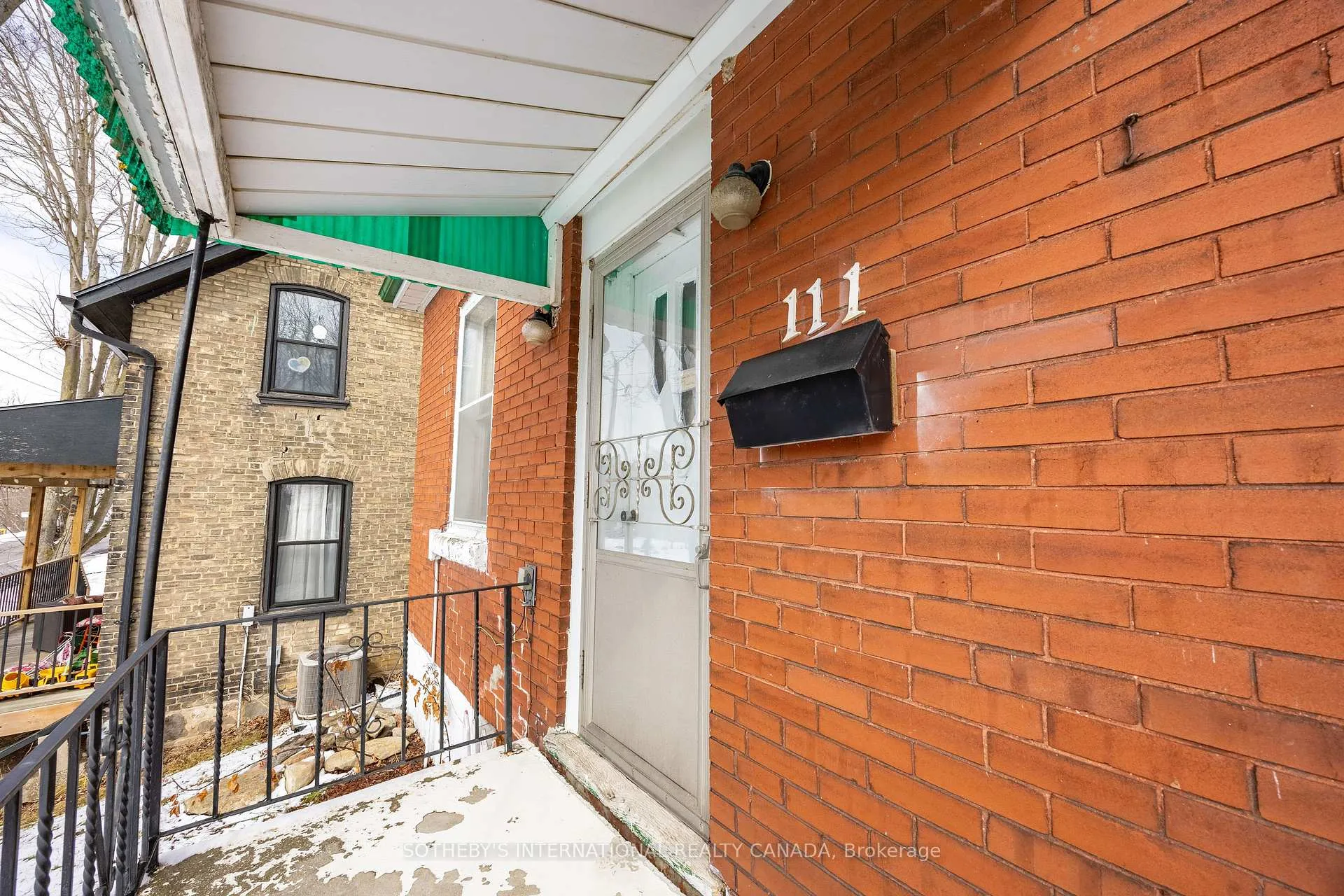 Photo 5 of 111 Broadway Street W, Brant, Paris — HOMEH