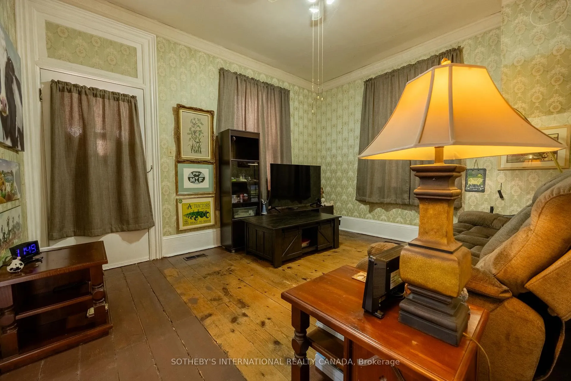 Photo 8 of 111 Broadway Street W, Brant, Paris — HOMEH
