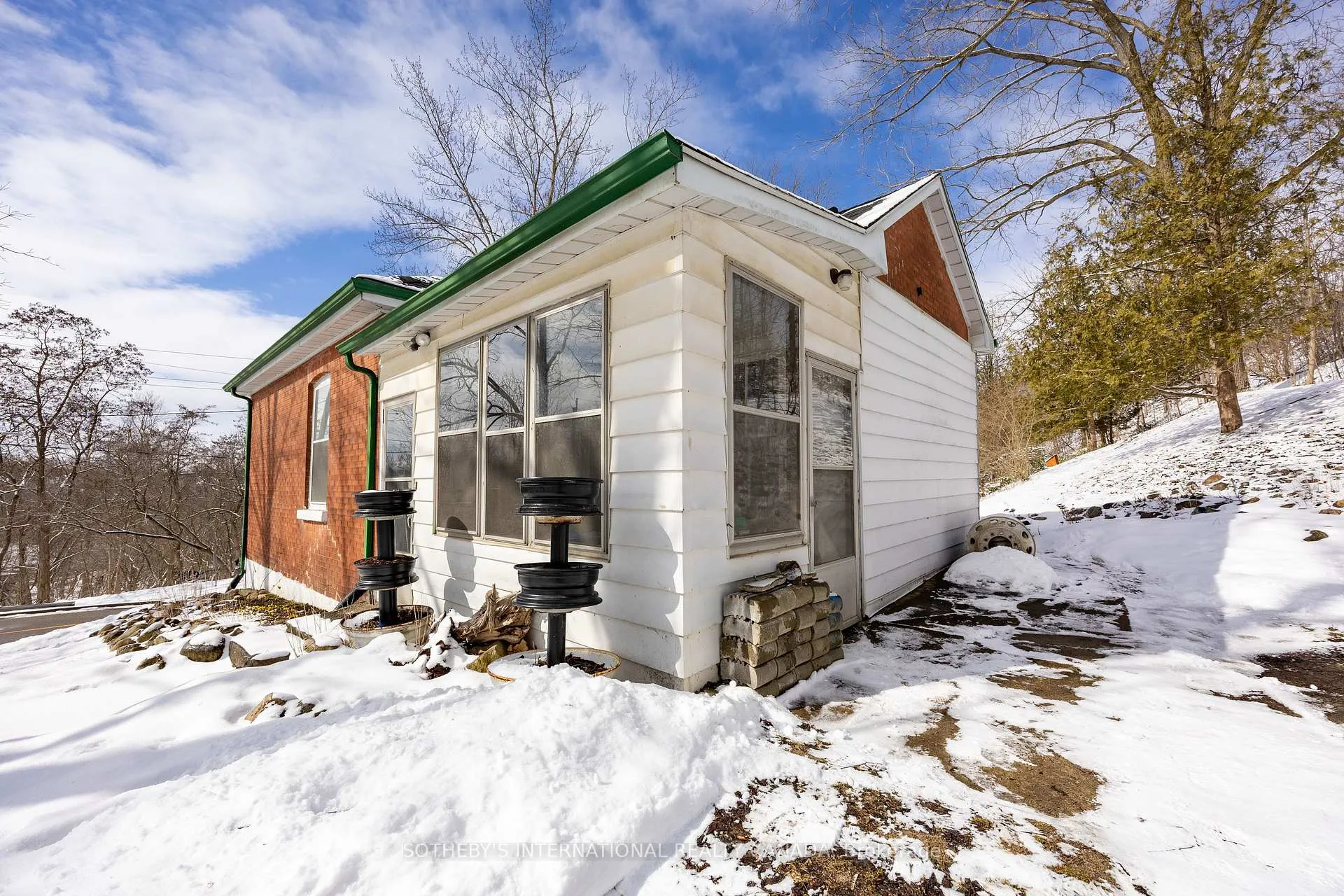 Photo 24 of 111 Broadway Street W, Brant, Paris — HOMEH