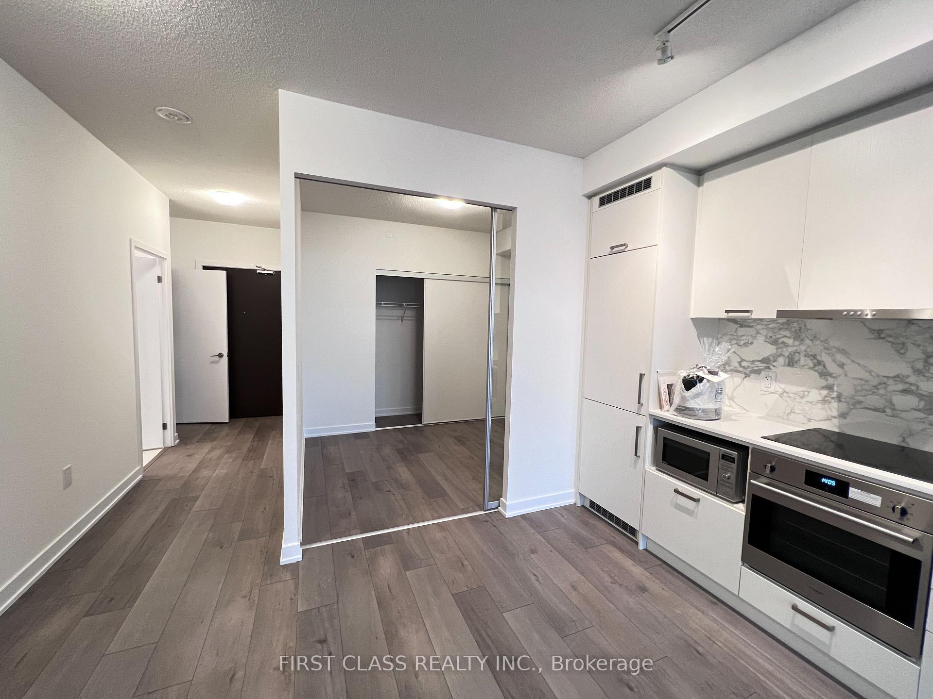 Photo 3 of Unit 1010, 10 Honeycrisp Crescent, Vaughan, Vaughan Corporate Centre — HOMEH