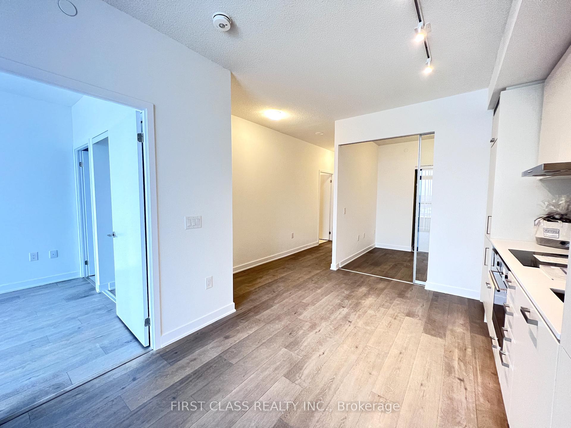 Photo 12 of Unit 1010, 10 Honeycrisp Crescent, Vaughan, Vaughan Corporate Centre — HOMEH