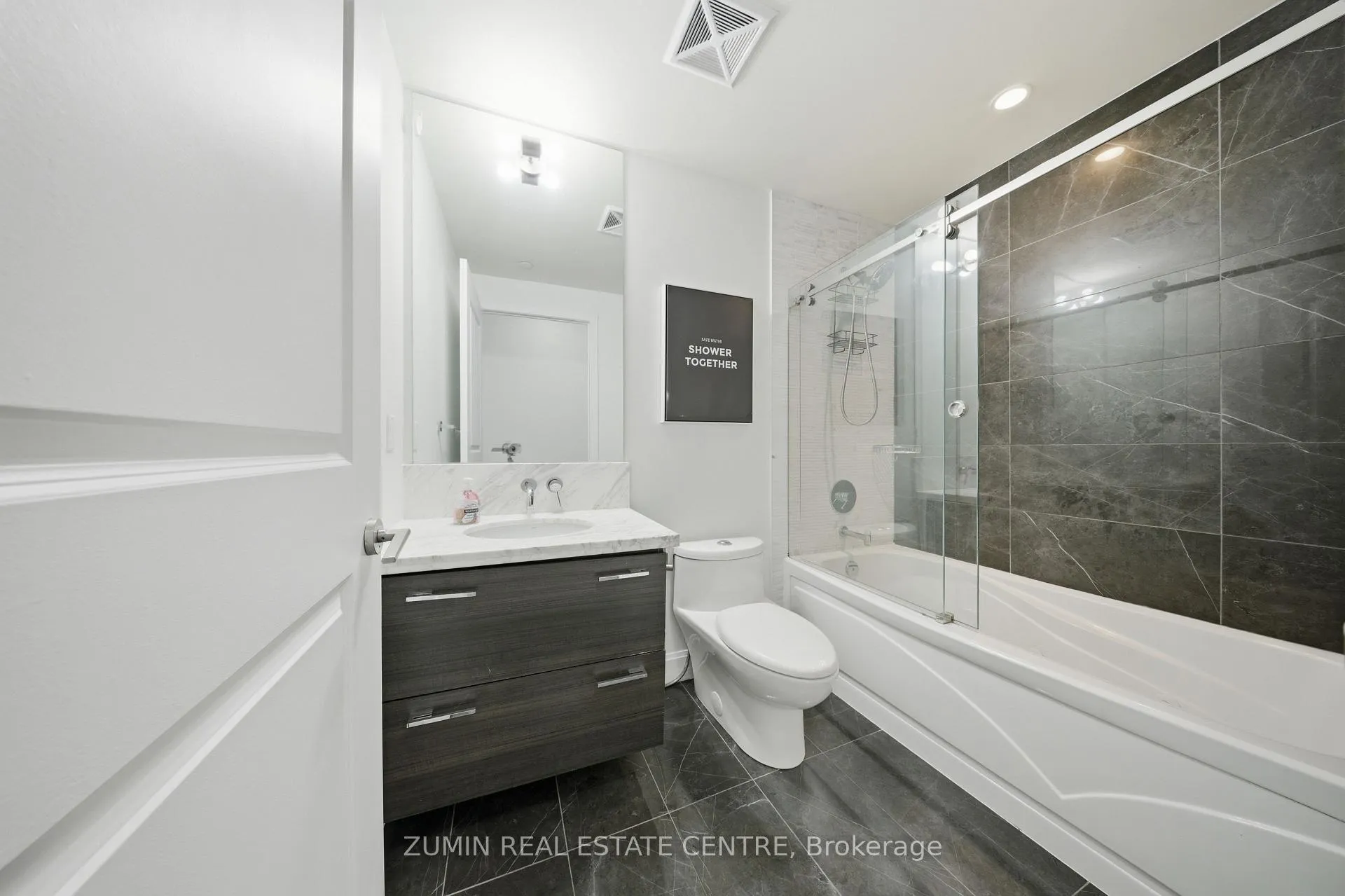 Photo 5 of Unit LPH3602, 33 Shore Breeze Drive, Etobicoke, Mimico — HOMEH