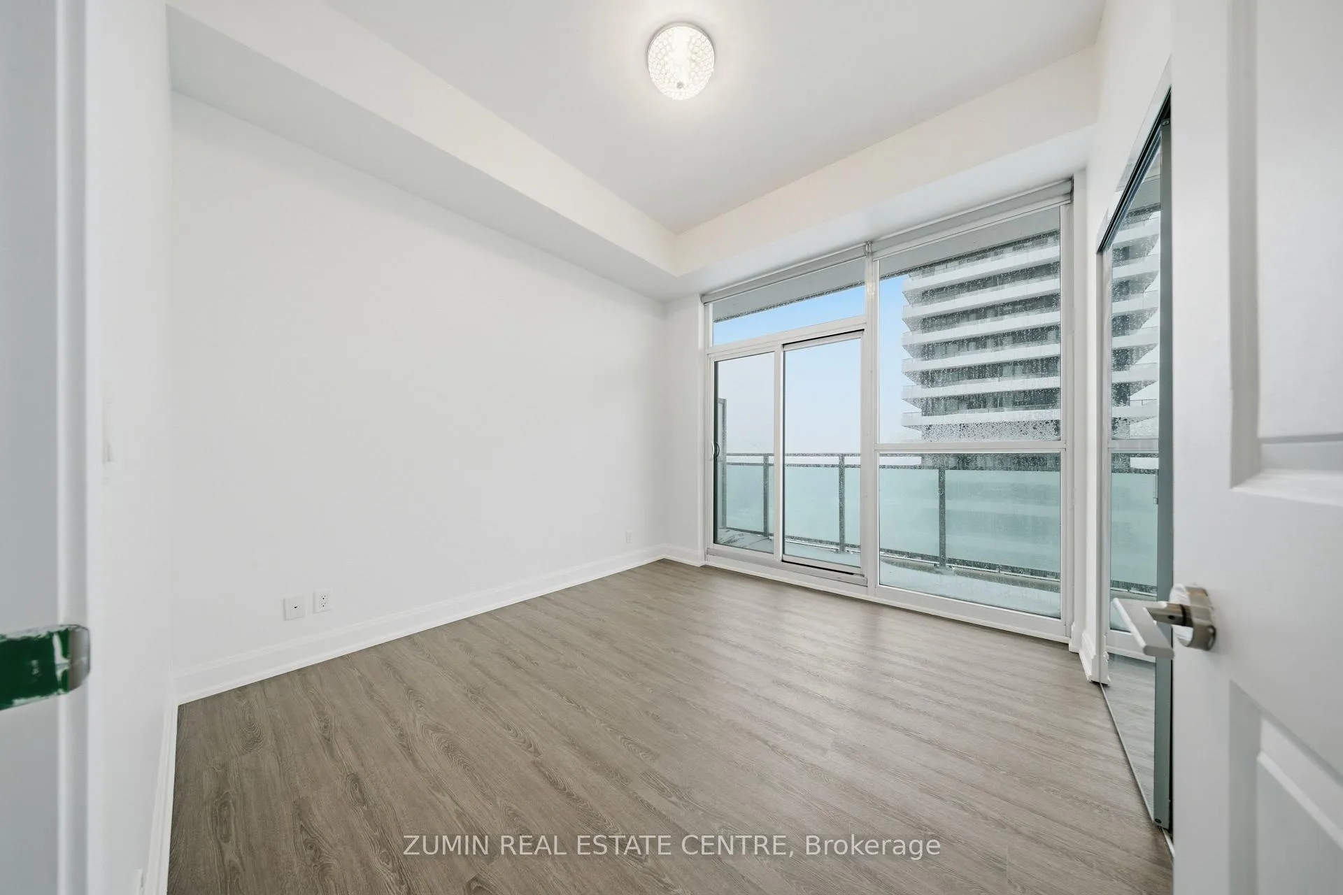 Photo 7 of Unit LPH3602, 33 Shore Breeze Drive, Etobicoke, Mimico — HOMEH