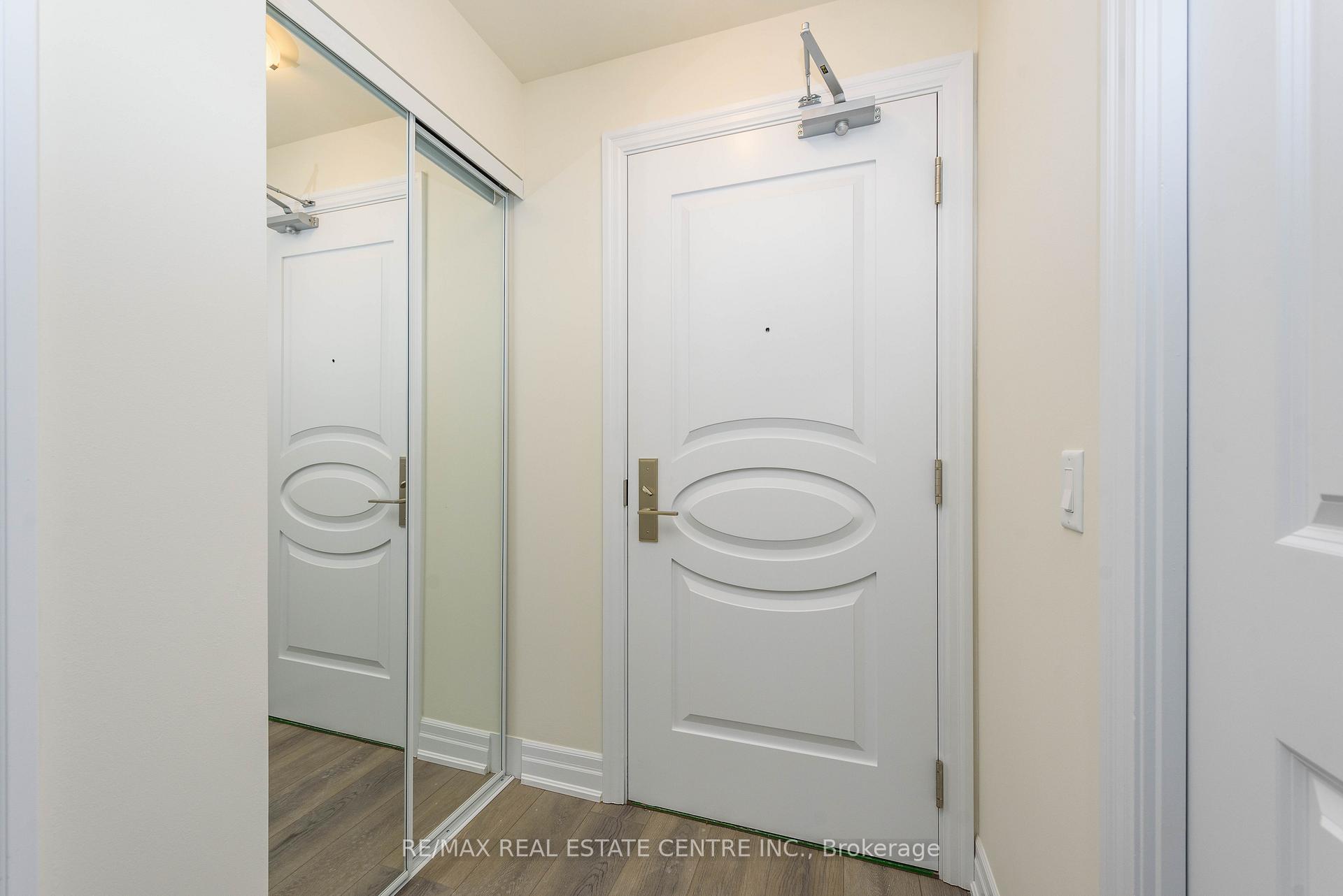 Photo 9 of Unit 910, 9075 Jane Street, Vaughan, Concord — HOMEH