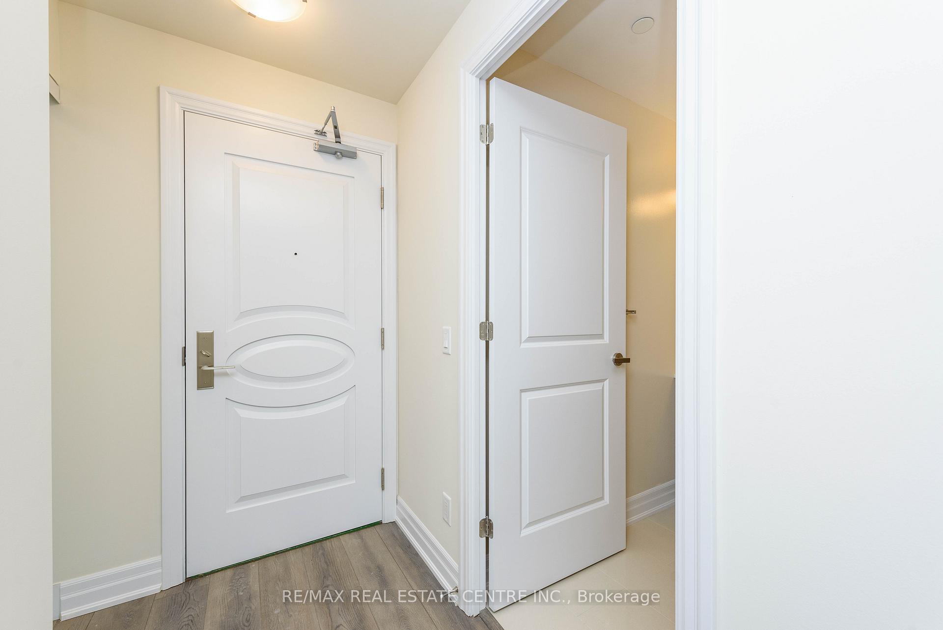 Photo 10 of Unit 910, 9075 Jane Street, Vaughan, Concord — HOMEH