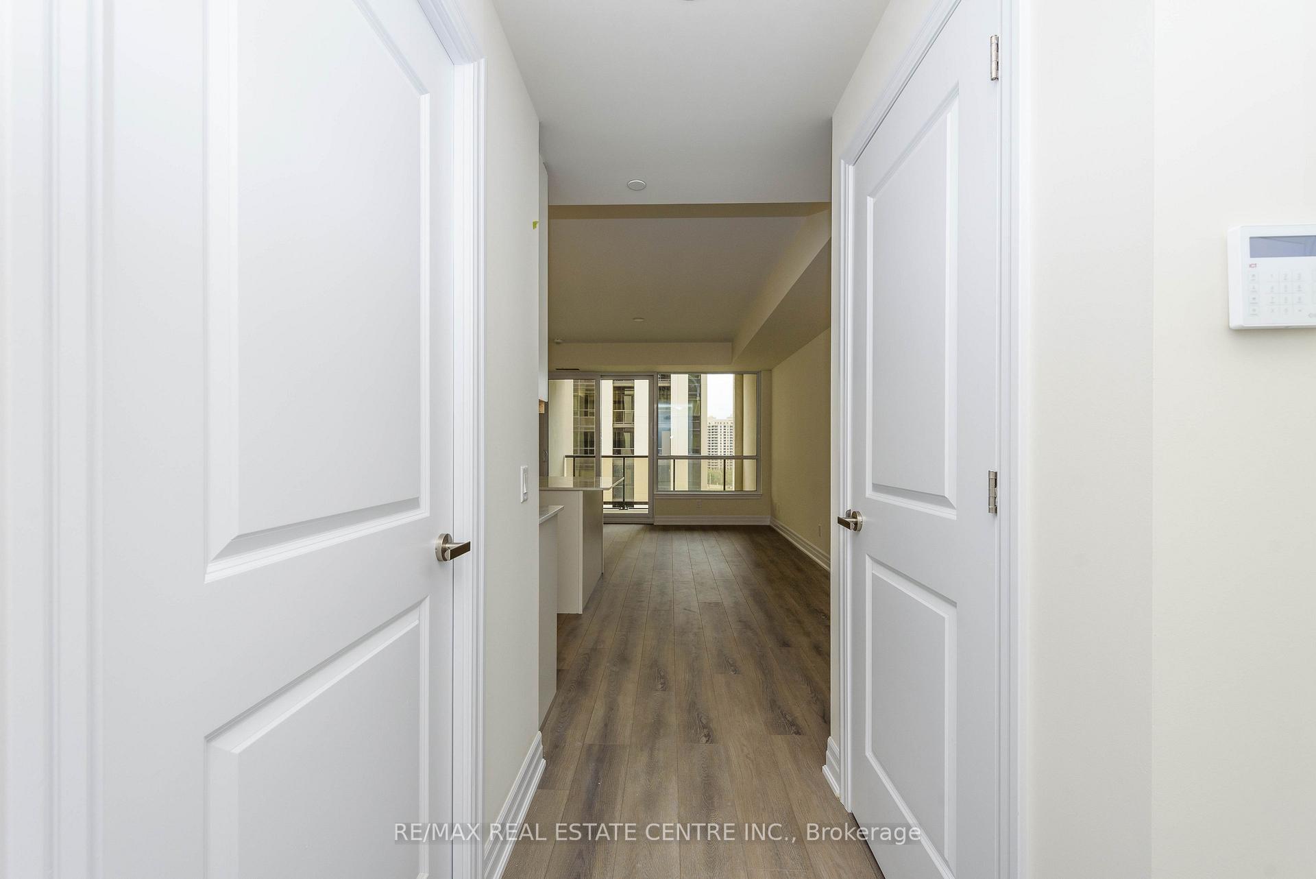 Photo 11 of Unit 910, 9075 Jane Street, Vaughan, Concord — HOMEH