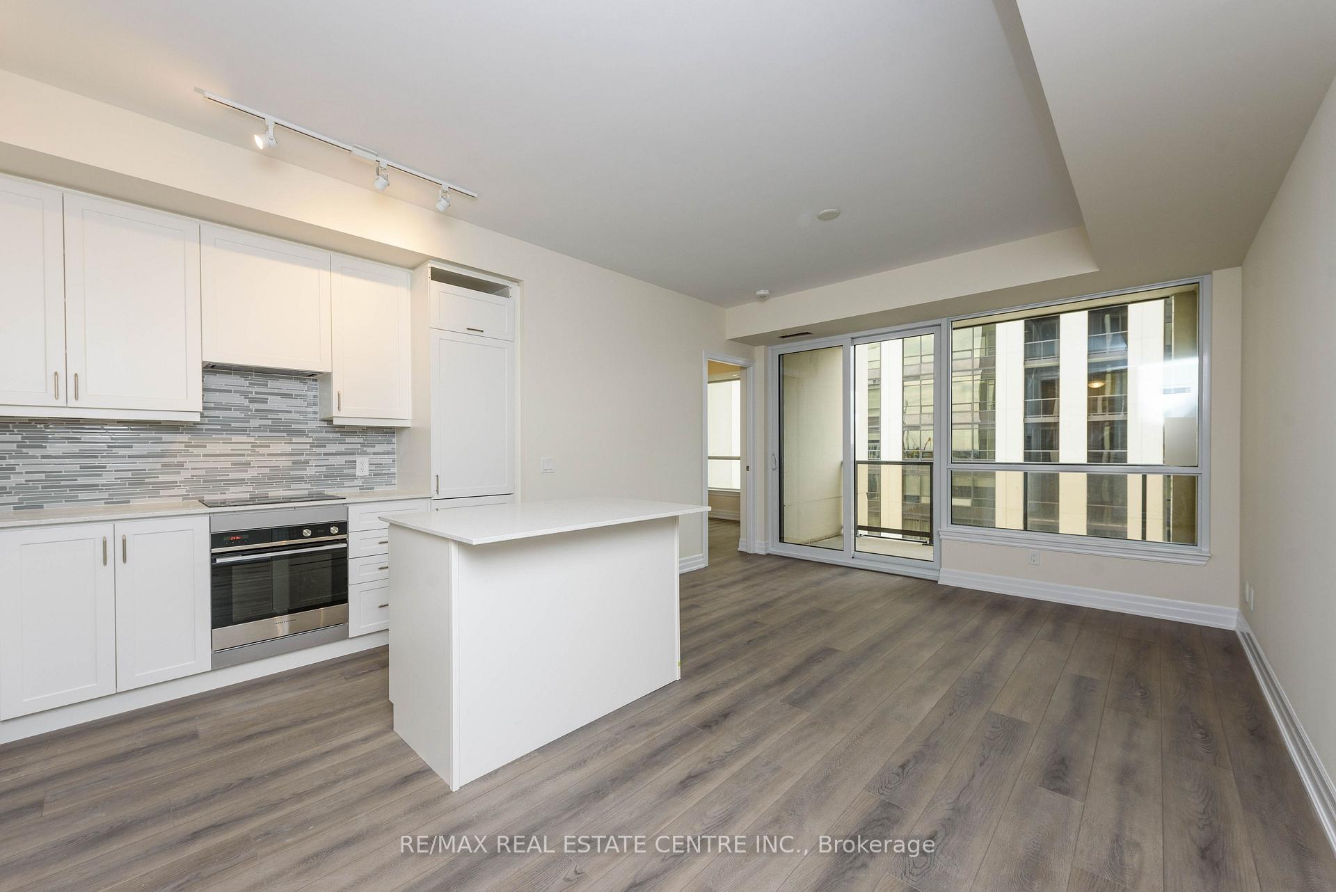 Photo 13 of Unit 910, 9075 Jane Street, Vaughan, Concord — HOMEH