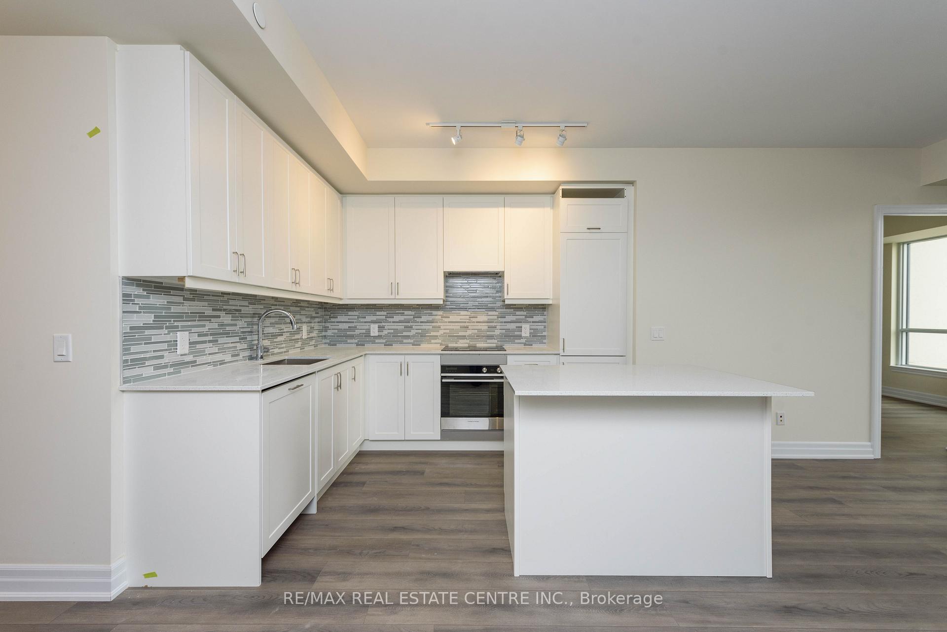 Photo 15 of Unit 910, 9075 Jane Street, Vaughan, Concord — HOMEH