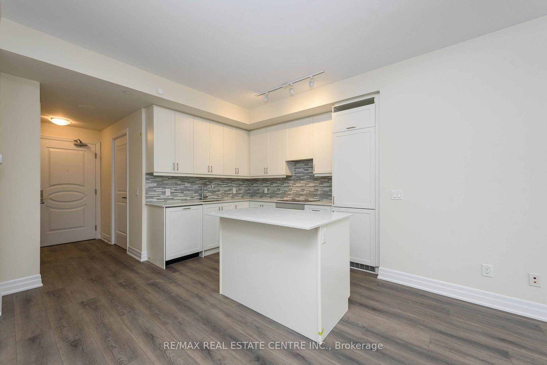 Photo 16 of Unit 910, 9075 Jane Street, Vaughan, Concord — HOMEH